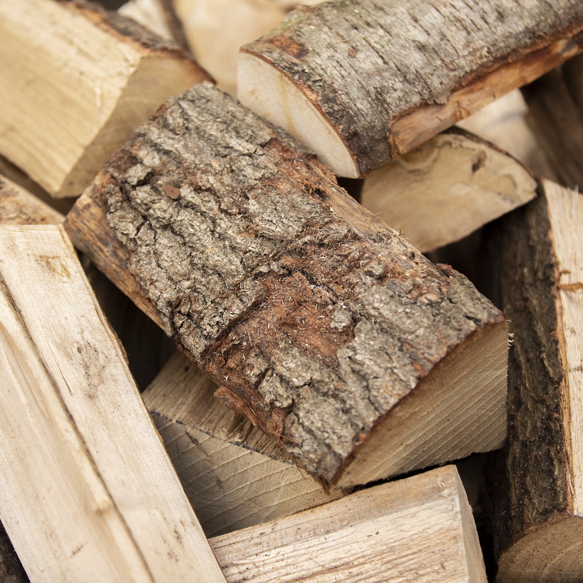 Kiln Dried Birch Hardwood Logs in Barrow Bags - Logan's Logs
