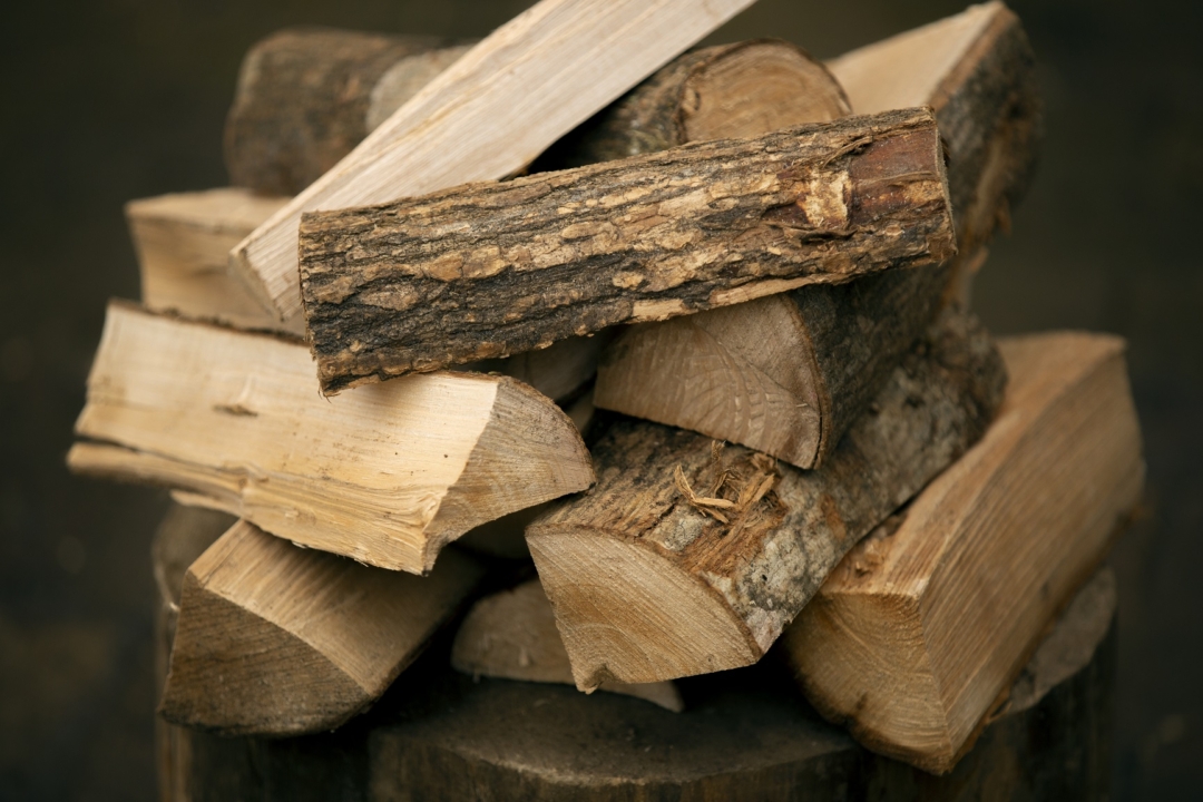 What to do if your kiln-dried oak logs get wet