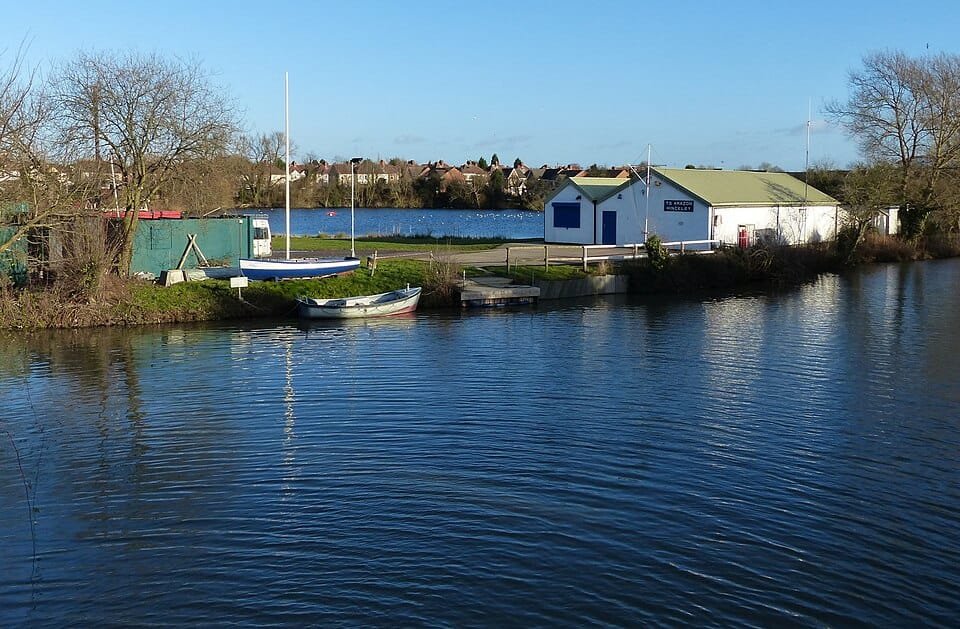 960px-Ashby_Canal_in_Hinckley_-_geograph.org.uk_-_4334074